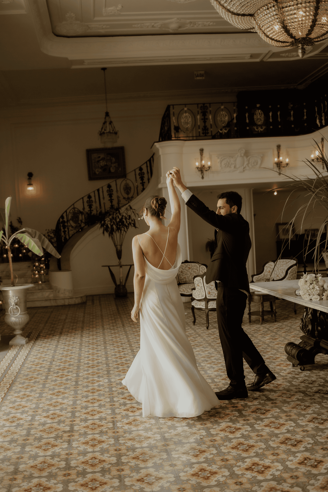A bride and groom at an elegant wedding at the Quinta das Videiras boutique hotel.